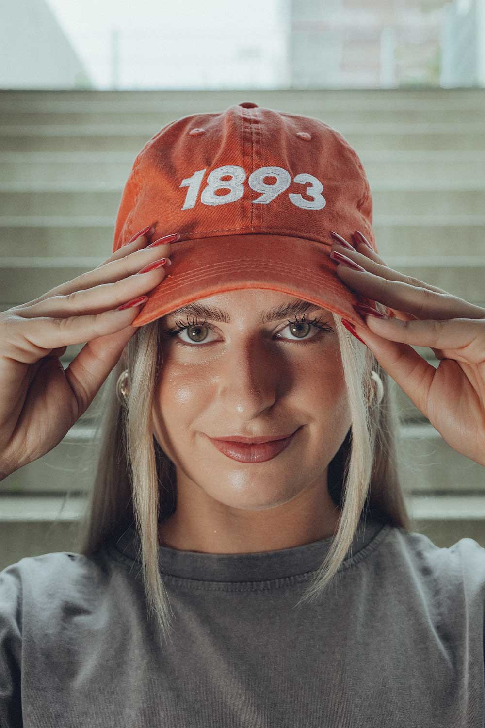 Cap mit 1893 in rot