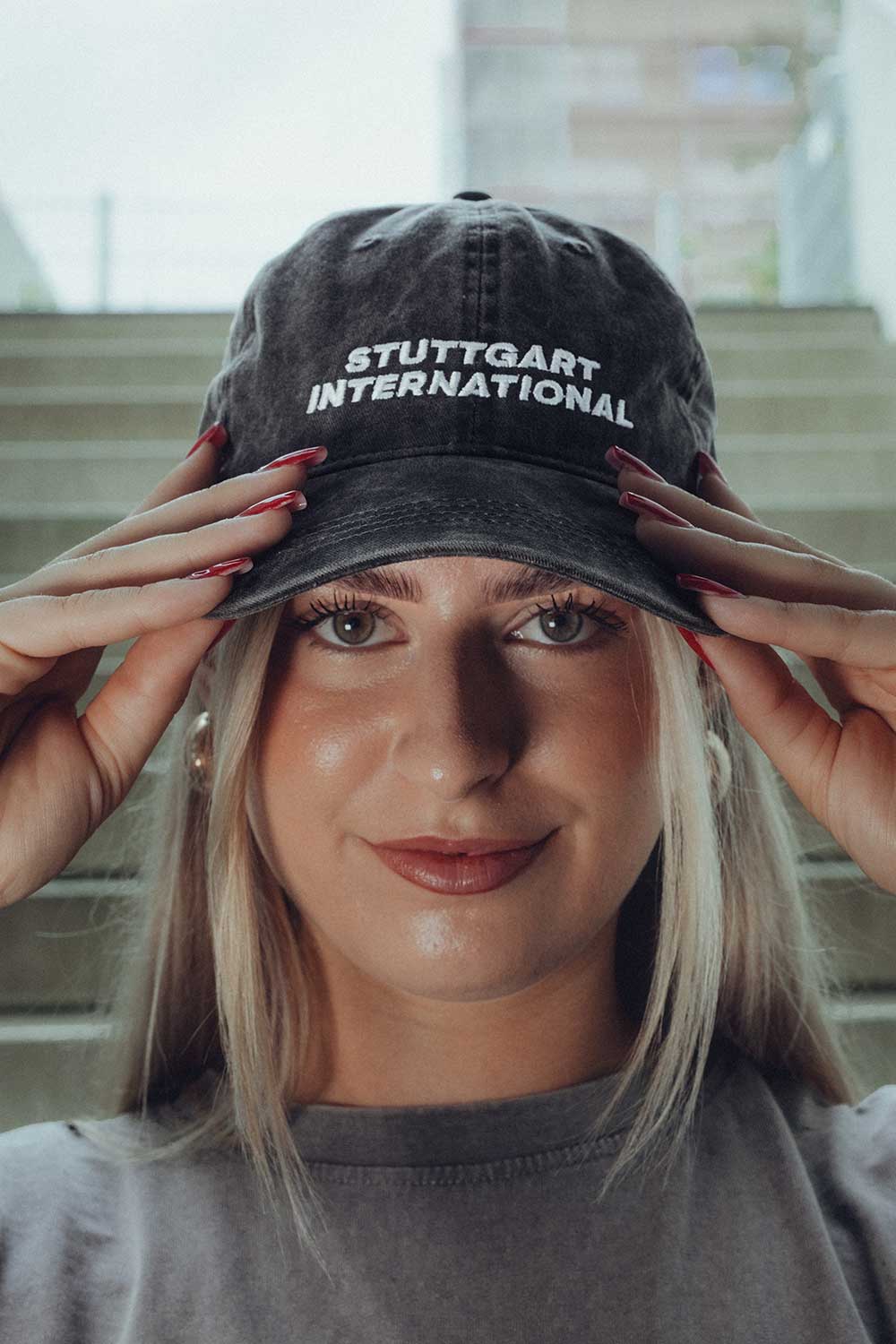 Cap mit Stuttgart international in schwarz