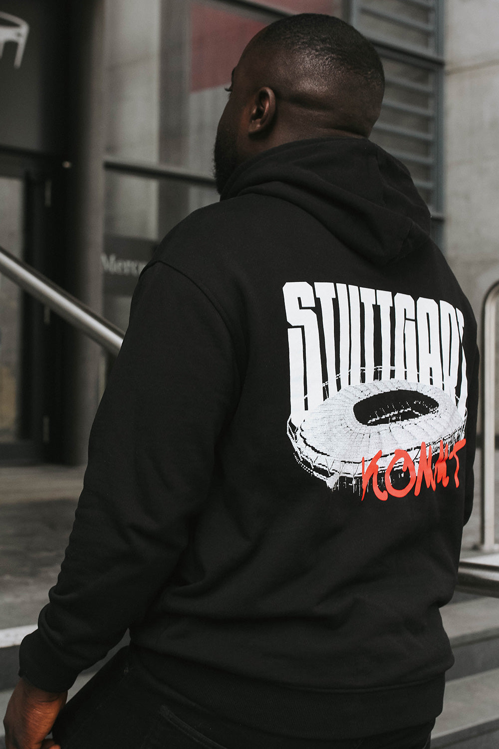 Stuttgart kommt Hoodie in schwarz Hinteransicht 2