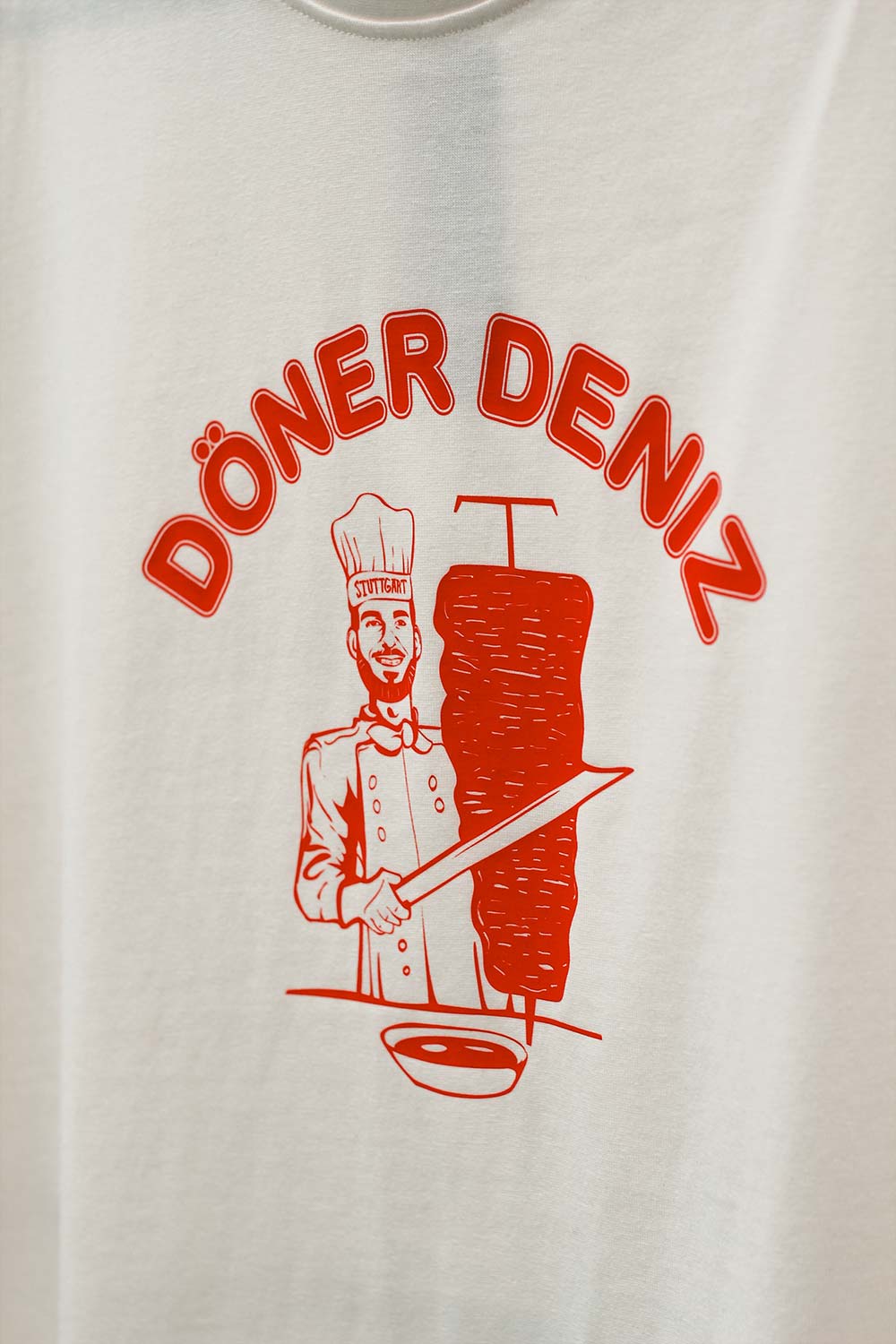 Döner Deniz Shirt in weiß Nahaufnahme 2