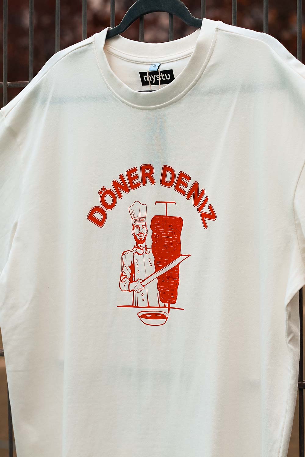 Döner Deniz Shirt in weiß Nahaufnahme
