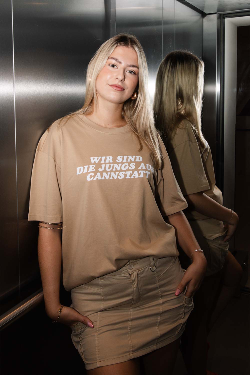 Oversize Wir sind die Jungs aus Cannstatt in beige mit weißer Schrift Vorderansicht