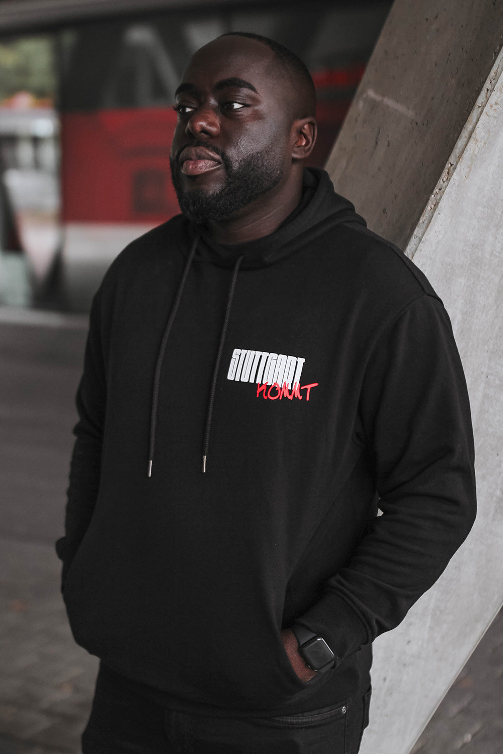 Stuttgart kommt Hoodie in schwarz Vorderansicht 2
